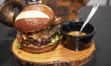 Pan de pretzel y carne de 'txuleta': la receta para hacer una hamburguesa vasca de campeonato