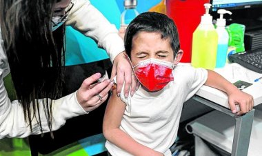 Sobre la lógica retorcida de vacunar a los niños para proteger a los ancianos