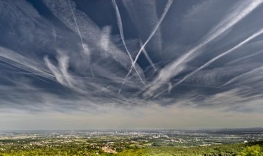 BOMBAZO - Pedro Sánchez autorizo los ‘chemtrails’
