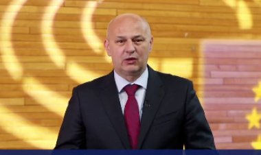 Un diputado del Parlamento Europeo denuncia lo que están haciendo sus “queridos” y miserables compañeros