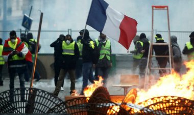 Arde Francia mientras aquí seguimos tan contentos