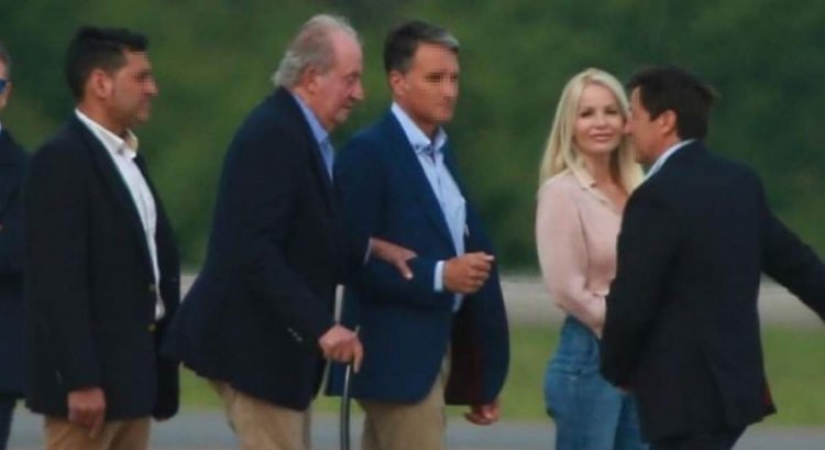 Así es Cristina Franze, la 'misteriosa' mujer rubia que ha recibido a don Juan Carlos en Sanxenxo