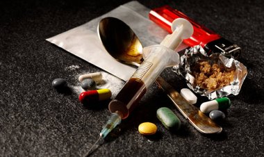 El Ministerio de Sanidad financia guías para consumir drogas