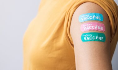 Las personas vacunadas están "infectando" a los no vacunados con óxido de grafeno peligroso