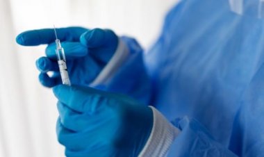 Un inmunólogo se inocula y empieza a sentirse peor