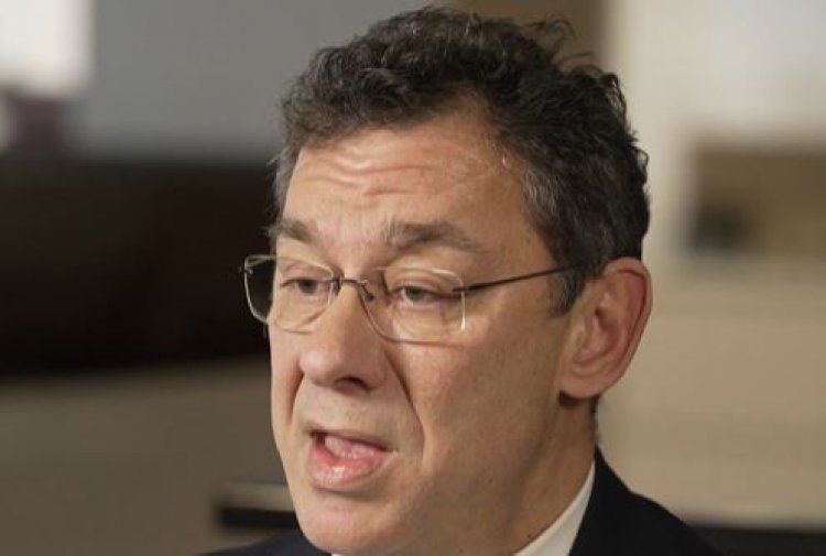 El CEO de Pfizer da otra vez positivo, el negocio se hunde