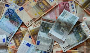 ¿Con el móvil o con tarjeta? En efectivo