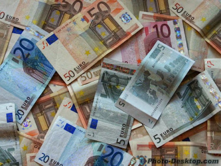 ¿Con el móvil o con tarjeta? En efectivo