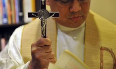 ¿Los pinchazos para el COVID 19 aumentan las posesiones demoníacas?