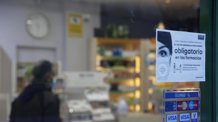 Las farmacias, entre cansadas de hacer de "policías"