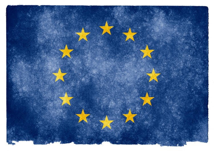 UE implementa tasas de interés negativas junto con el despliegue digital del euro