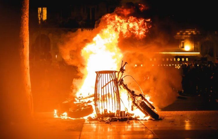 ¿Revueltas en Francia contra la dictatura de Macron?