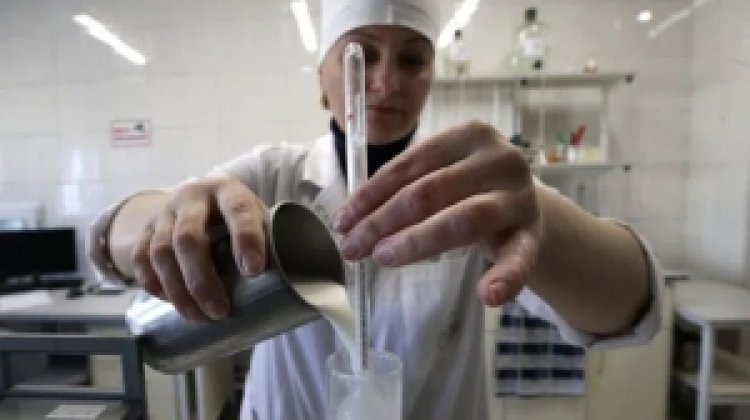 ¡Los científicos inyectan ARNm en la leche de vaca para obligar a los no vacunados a tragar el veneno global!