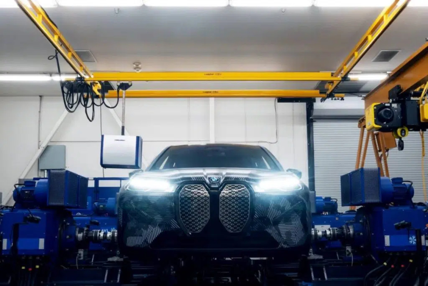 La batería «Gemini» duplicó la autonomía de un BMW iX a 979 km con una carga