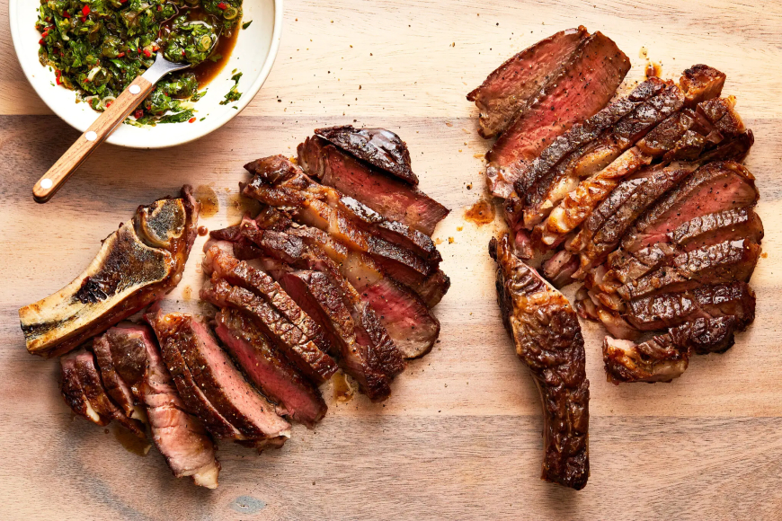 Cocinar bistec para las fiestas navideñas