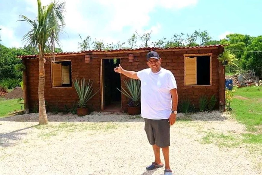 Jardinero mexicano inventa el Sargablock, ladrillos de construcción, ecológicos y duraderos, fabricados con un alga invasiva