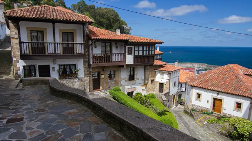 Dos pueblos asturianos, entre los diez más bonitos para visitar este otoño en España