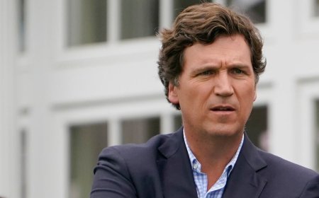 ¡Tucker Carlson atacado por un demonio! Literalmente
