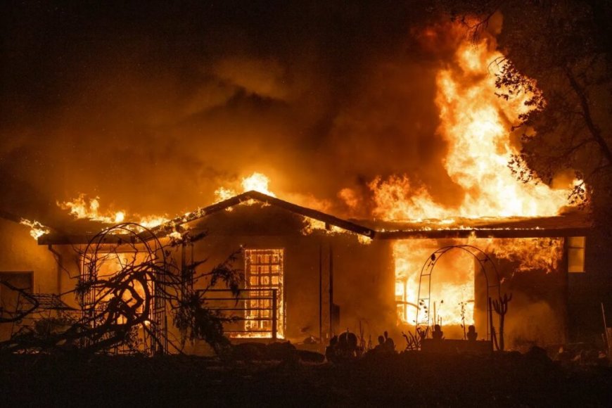 Los Ángeles arde mientras