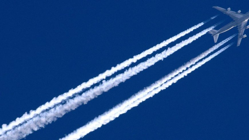 Trump declara la guerra contra los chemtrails mientras aviones sin distintivos arrojan cargas tóxicas sobre EE.UU
