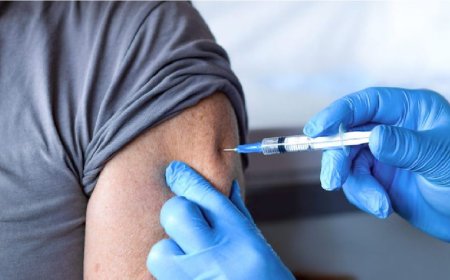 Las personas vacunadas contra la COVID-19 han sido “genéticamente modificadas”