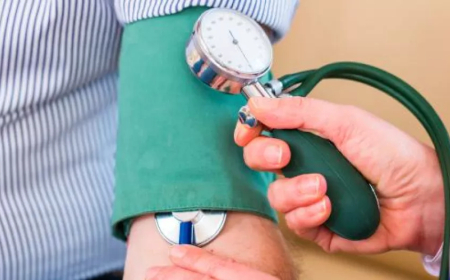 ¿Cuál es la tensión arterial y el pulso normales según la edad?