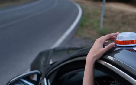 El problema inesperado que están teniendo miles de conductores con su luz V16