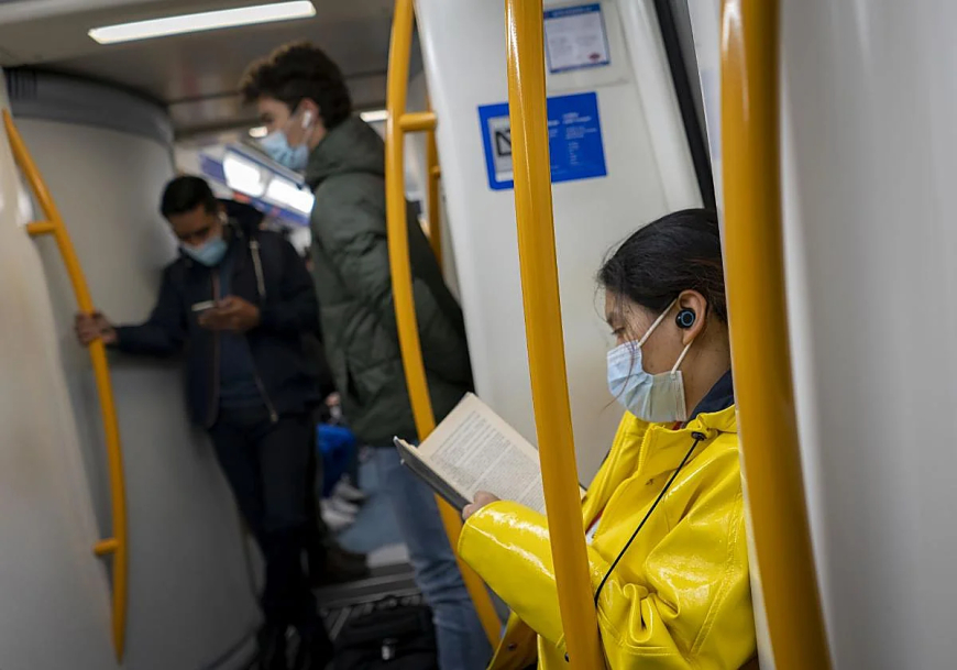 Sanidad recupera la mascarilla como medida para frenar la epidemia de gripe
