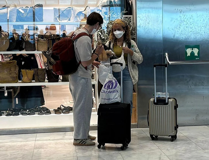 Las mascarillas regresan a los aeropuertos