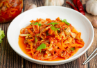 Bacteriile din Kimchi eliminan los nanoplasticos del cuerpo